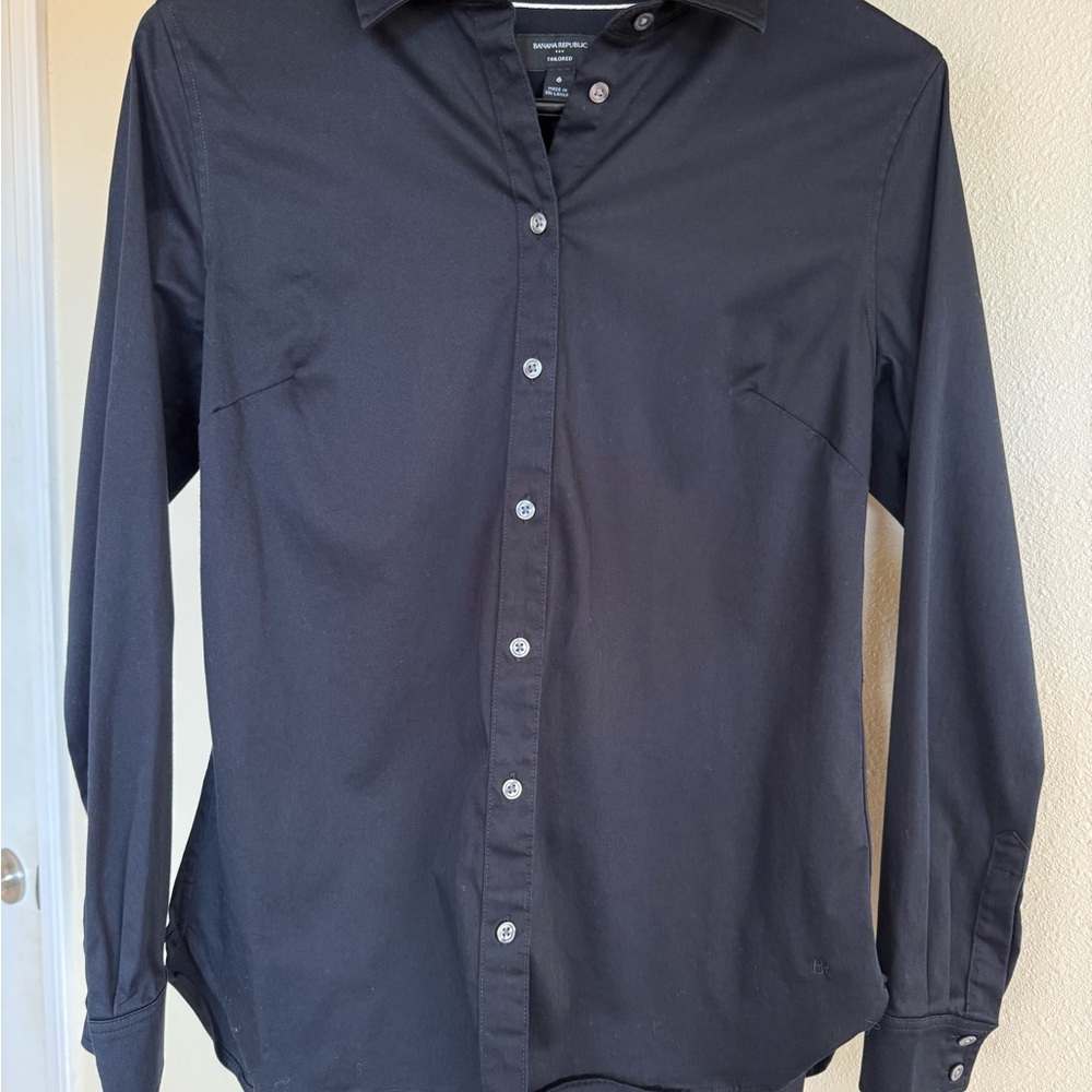 Banana Republic Women’s Black Tailored Button Down Shirt
